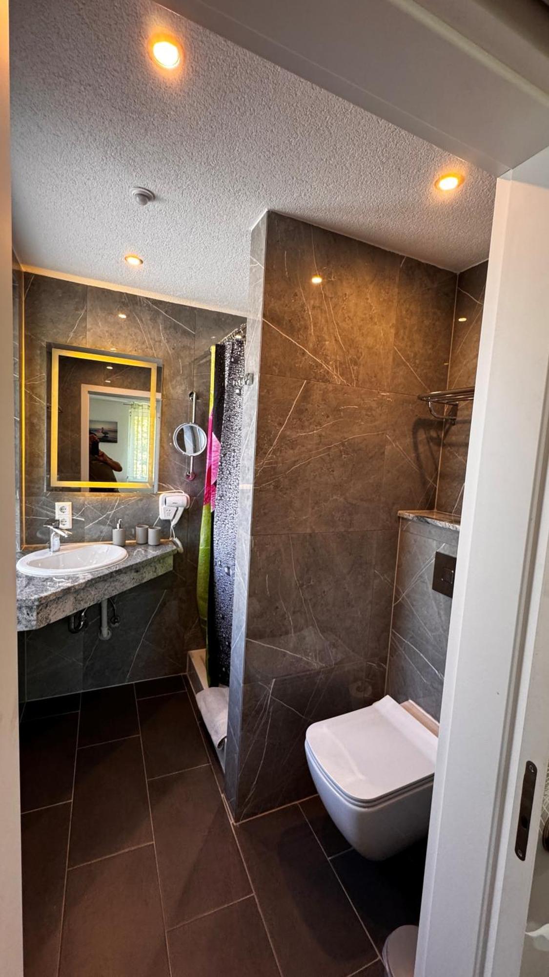 Bodensee Sunshine Zimmer & Apts. 울딘겐물호펜 외부 사진
